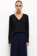 Laura V Neck Long Sleeve